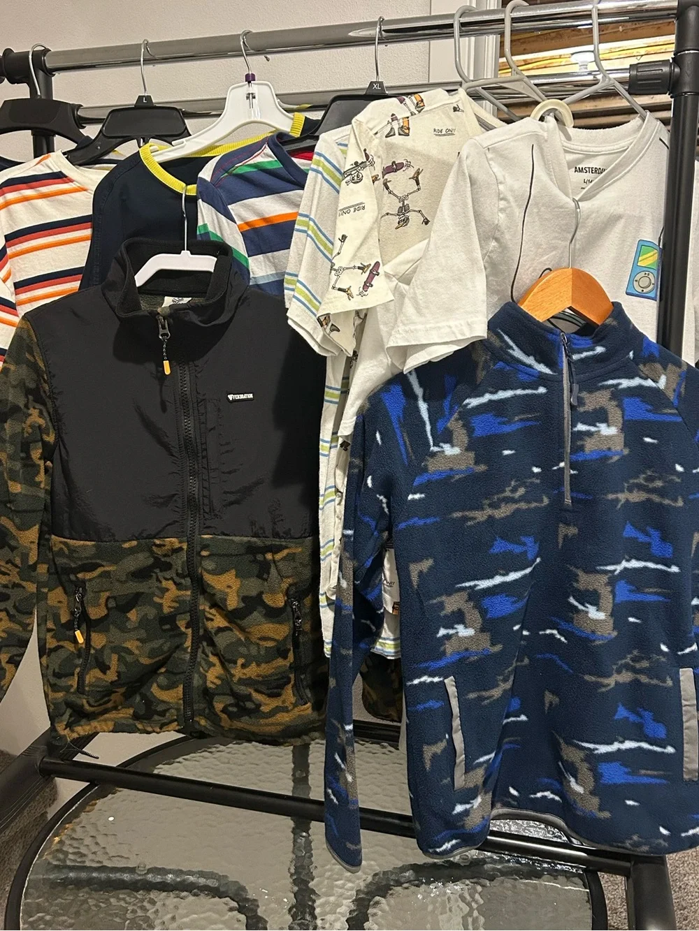 2pcs winter Camouflage Zip-Up Fleece Jacket+8 shirt’s short & sleeve like new🤩